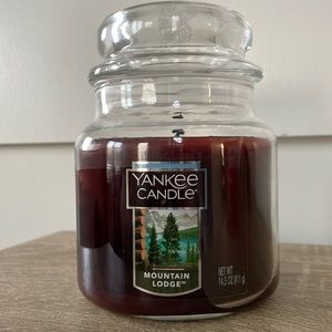 *Almost New* Yankee Candle Mountain Lodge - 14.5oz Jar Candle